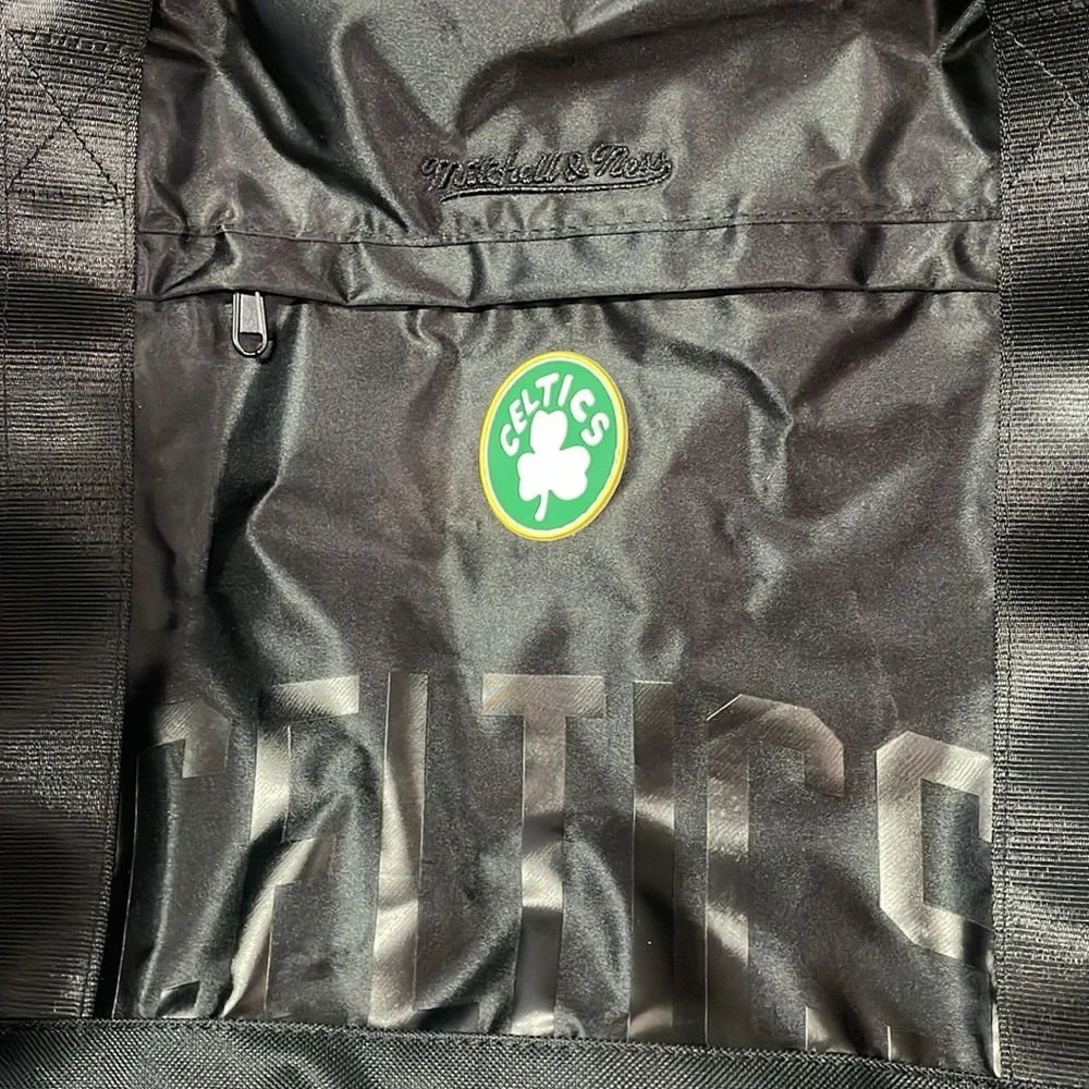🎄Mitchelle & Ness Boston Celtics NBA Satin Duffel Bag.🎁